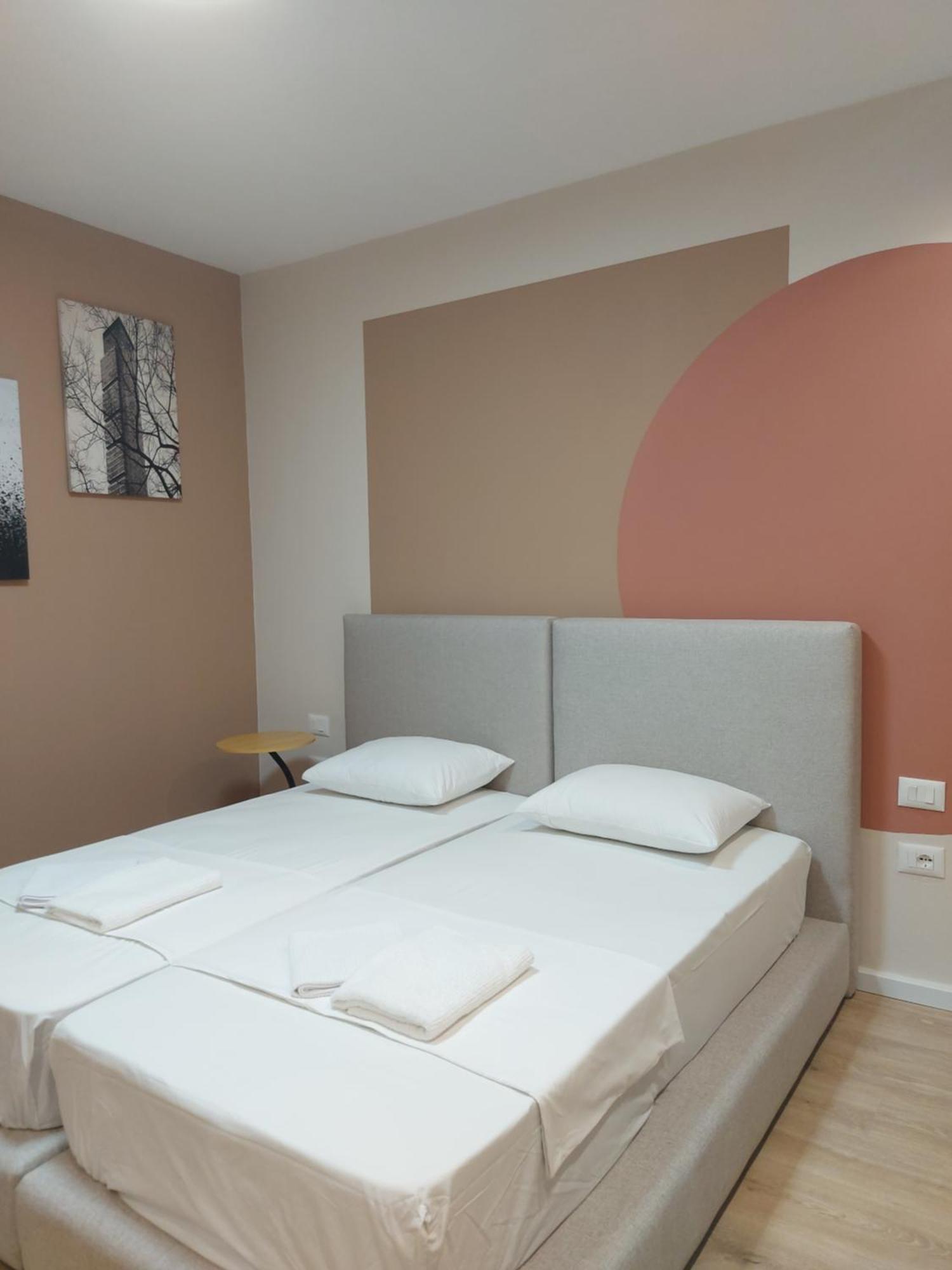 Отель Center Cozy Nest Тирана Экстерьер фото