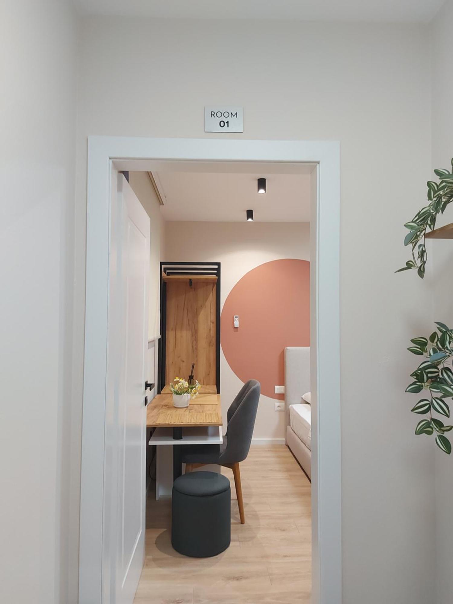 Отель Center Cozy Nest Тирана Экстерьер фото