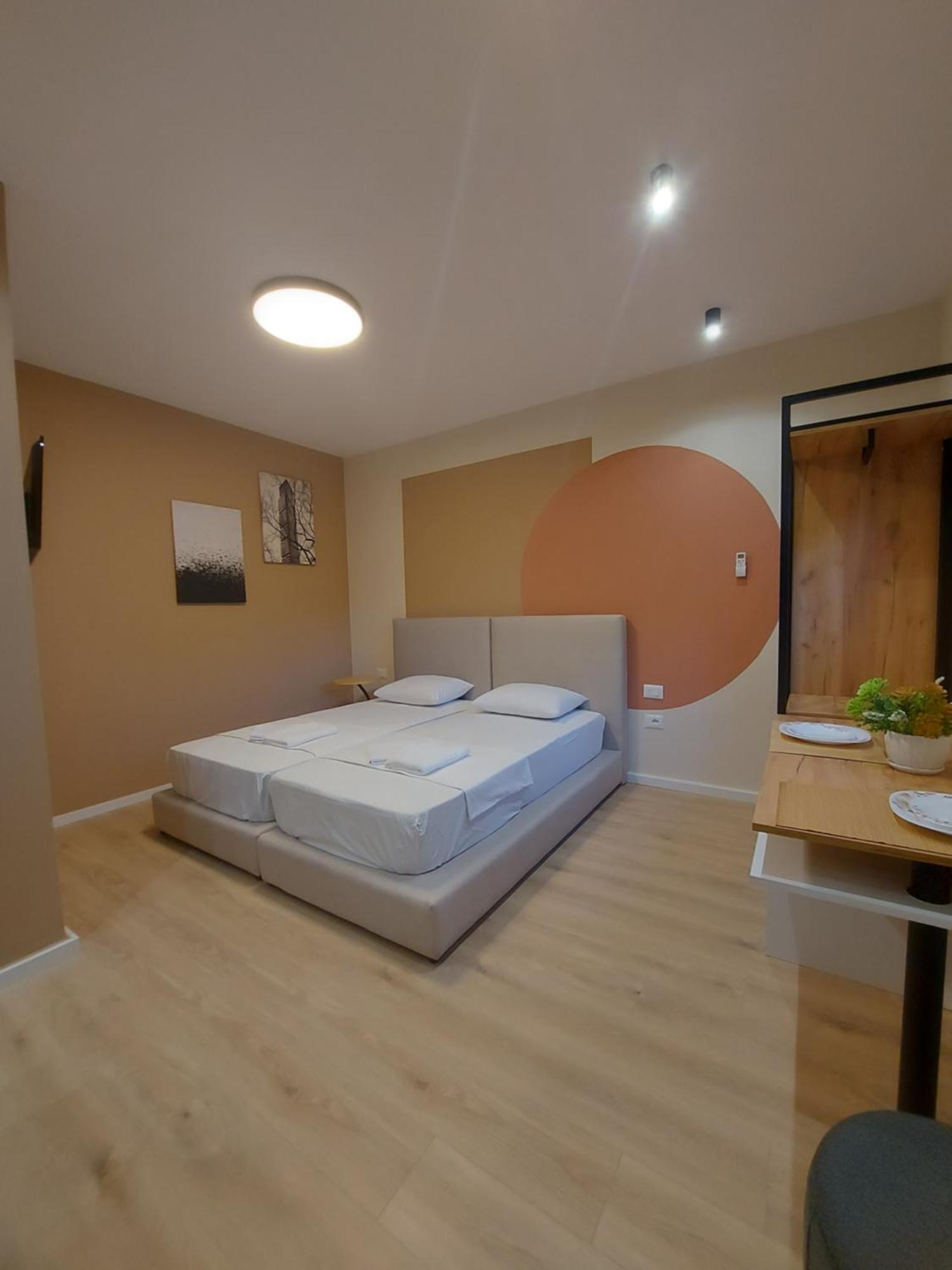 Отель Center Cozy Nest Тирана Экстерьер фото